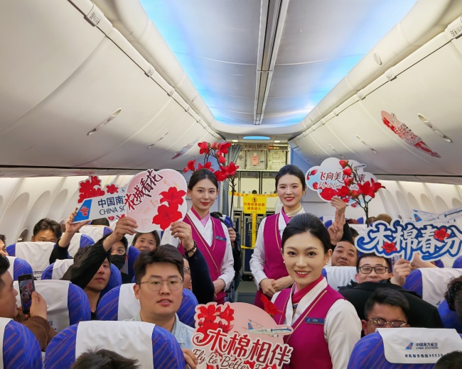 木棉遇春绽芳华 云端传情暖旅途 ——南航春分国际首乘主题航班飞向美好未来